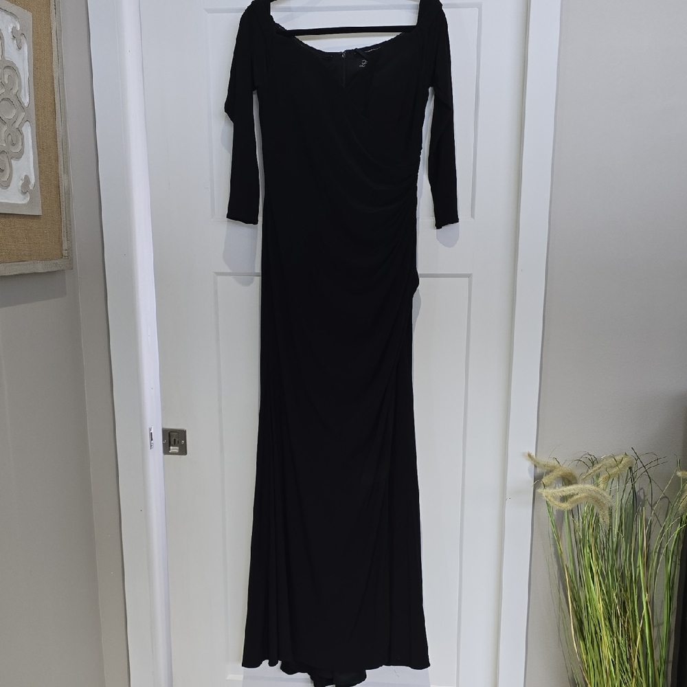 La Femme Classic Black Long Sleeve Dress